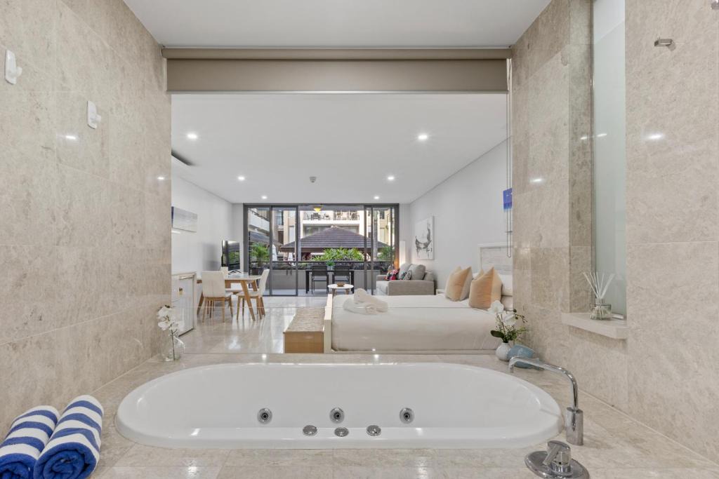 Casuarina Apartment | Luxe King Studio Apartment in Santai Resort