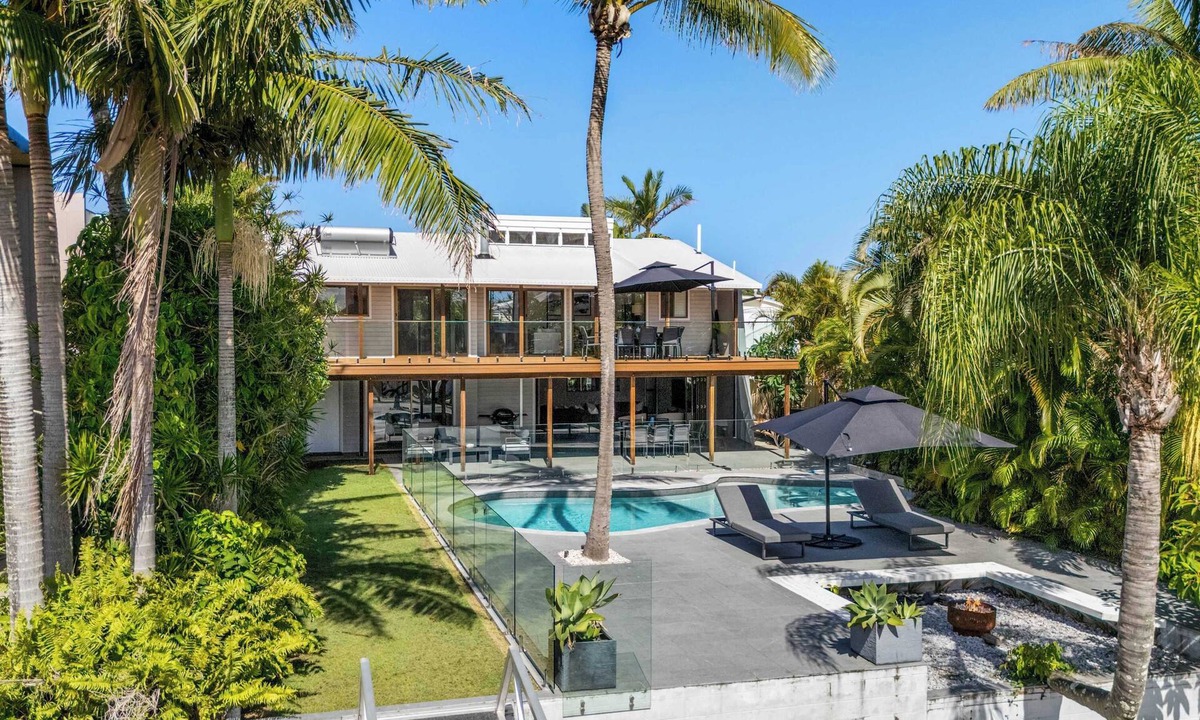 Minyama House | Luxe Waterfront Home: Pool, Pontoon w Ocean Access