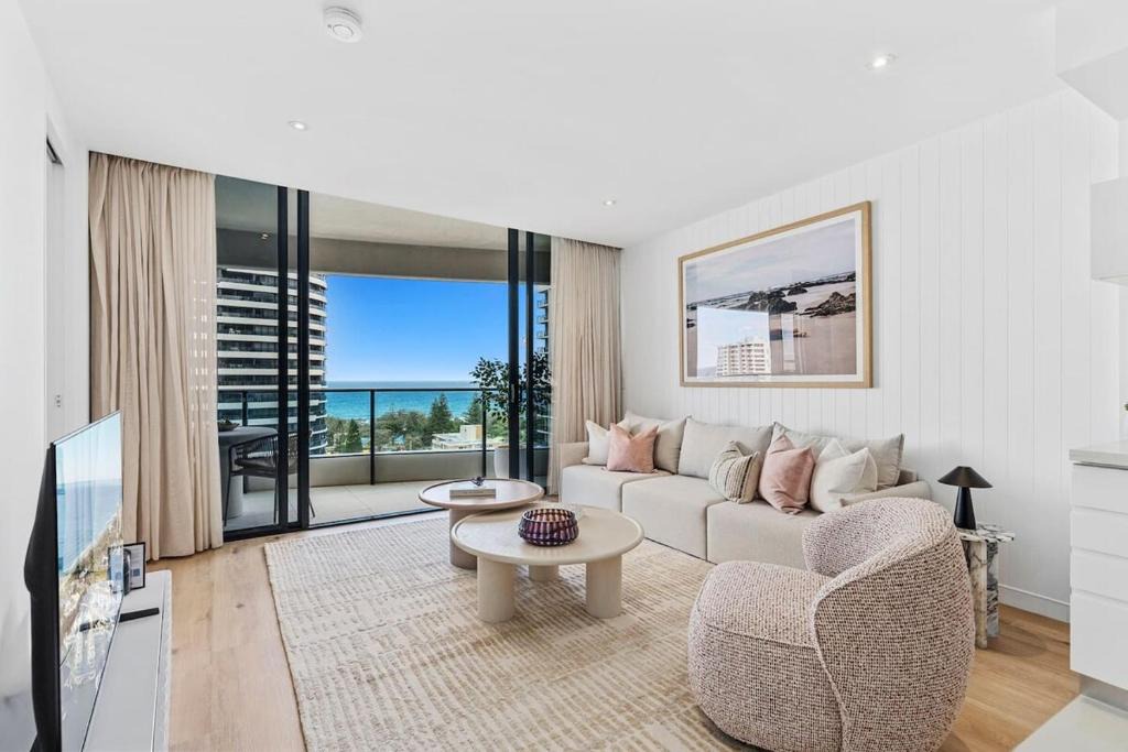 Broadbeach Apartment | Luxurious 2-Bed Designer Retreat at Oracle Resort