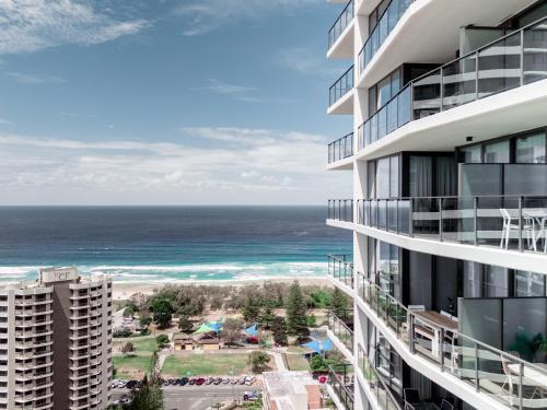 Broadbeach Apartment | Luxury 2BR Broadbeach Stay - Pet Friendly