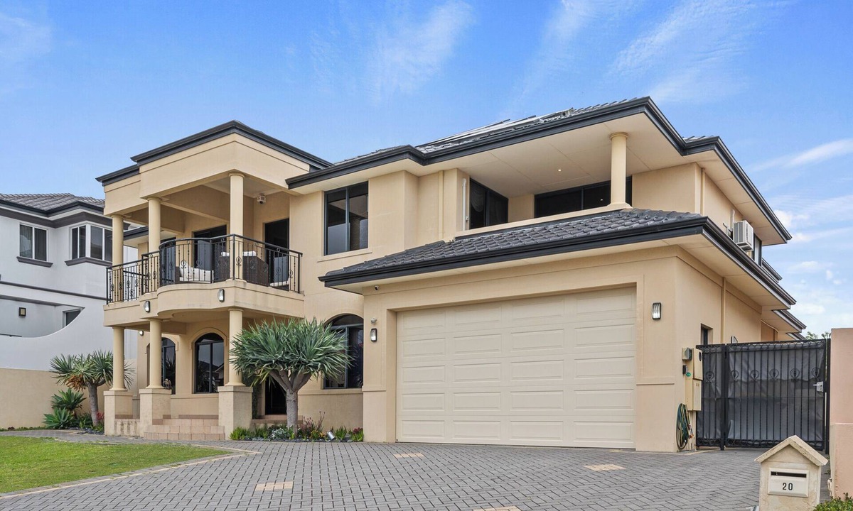 Dianella House | Luxury Escape: Perth, Airport, Swan Valley & Beach