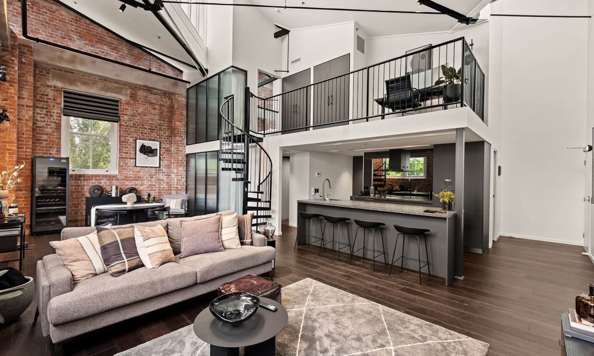 Teneriffe Apartment | Luxury Loft Style Apt in Historic Woolstore HME