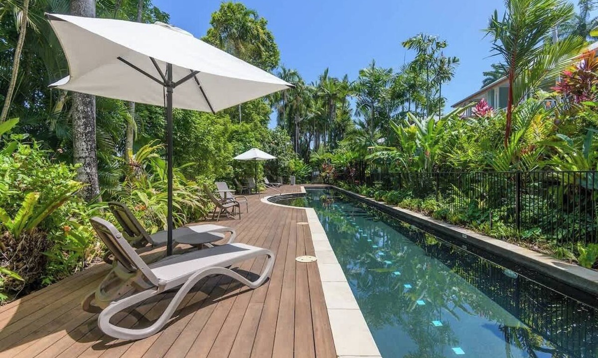 Port Douglas Apartment | Luxury Murphy Street Villa – Walk to Beach & Town