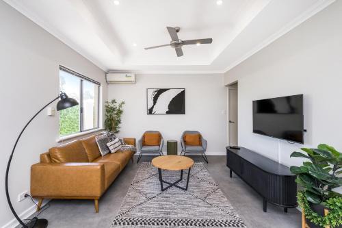 Nollamara House | Luxury on Lewes - 3BR Free Wi-Fi