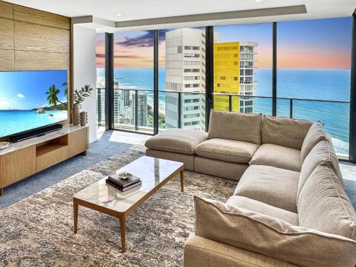 Broadbeach Apartment | Luxury Oracle Skyhome 39th floor with Stunning Ocean Views