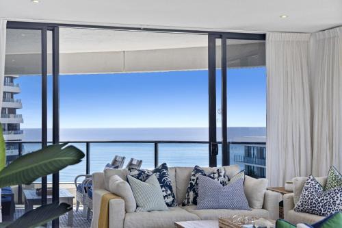 Broadbeach Apartment | Luxury Oracle Tower 2 Ocean Views 32nd floor