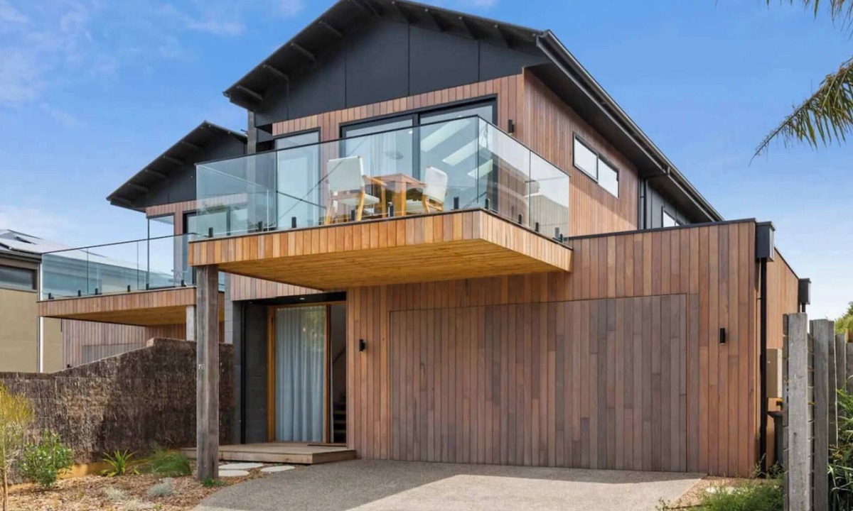 Ocean Grove House | Luxury Riverside Escape with Fire Pit, Pizza Oven, River Views