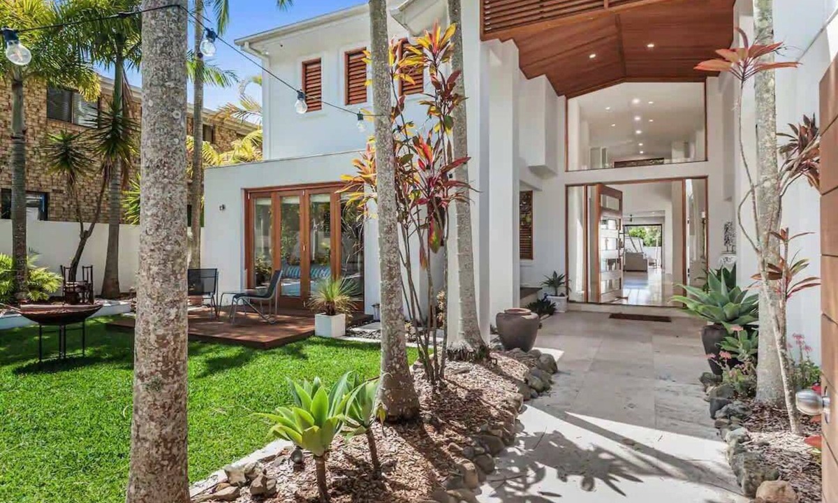Mooloolaba House | Luxury Tropical Haven Mooloolaba