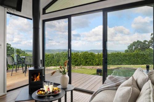 Ninderry House | Luxury Villa - Firepit - 30min to Most Attractions