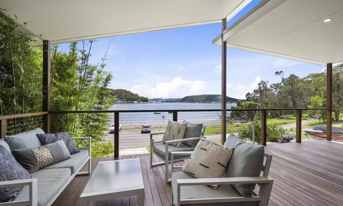 Pretty Beach Central Coast House | Luxury Villas Araluen Waterfront Getaway (Walk to the beach)