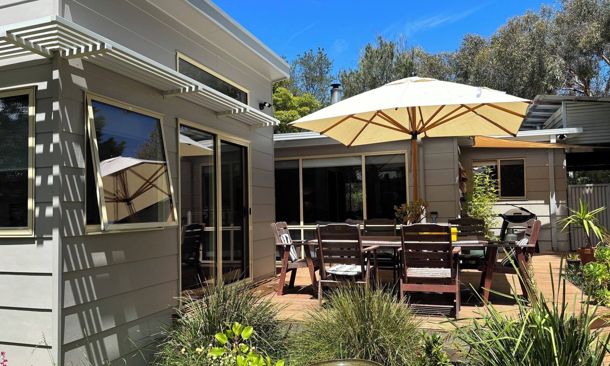 Ventnor House | Mac's Beach House, on Phillip Island Beautiful bay beach plus penguin parade