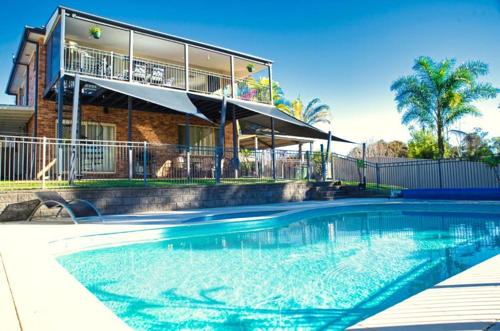Long Jetty House | Magnificent Lakeview House Long Jetty