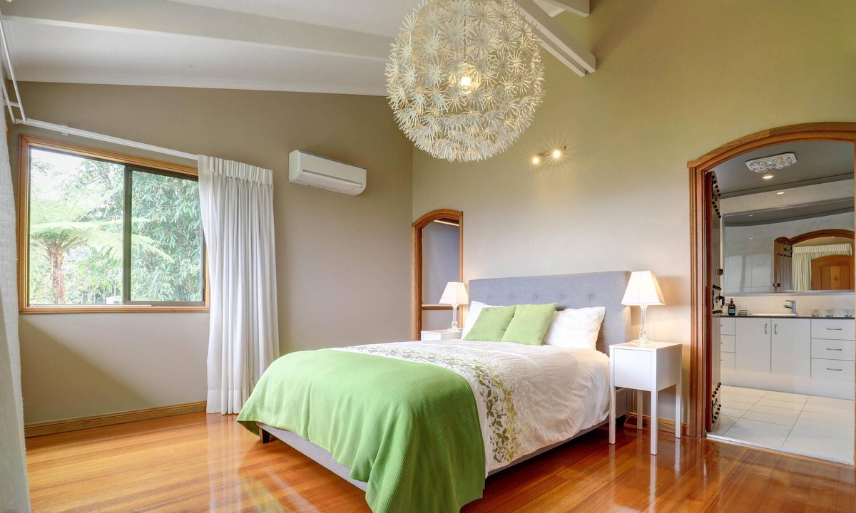 Maleny House | Magnolia - Panoramic Glass House Mountain Views