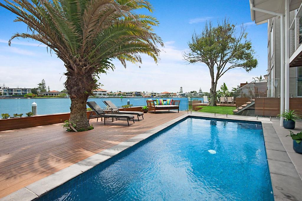 Surfers Paradise House | Main River Magic