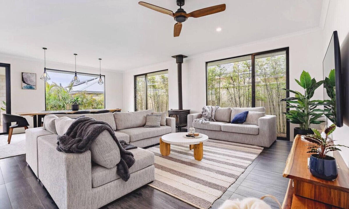 Dunsborough House | Mainbreak Dunsborough – Stylish Coastal Retreat