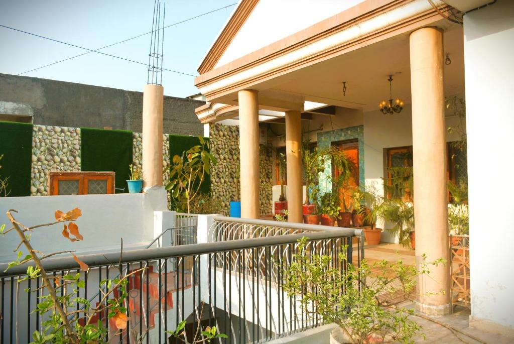 Jabalpur Villa | Malaiya Homestay - Grandeur Living Experience