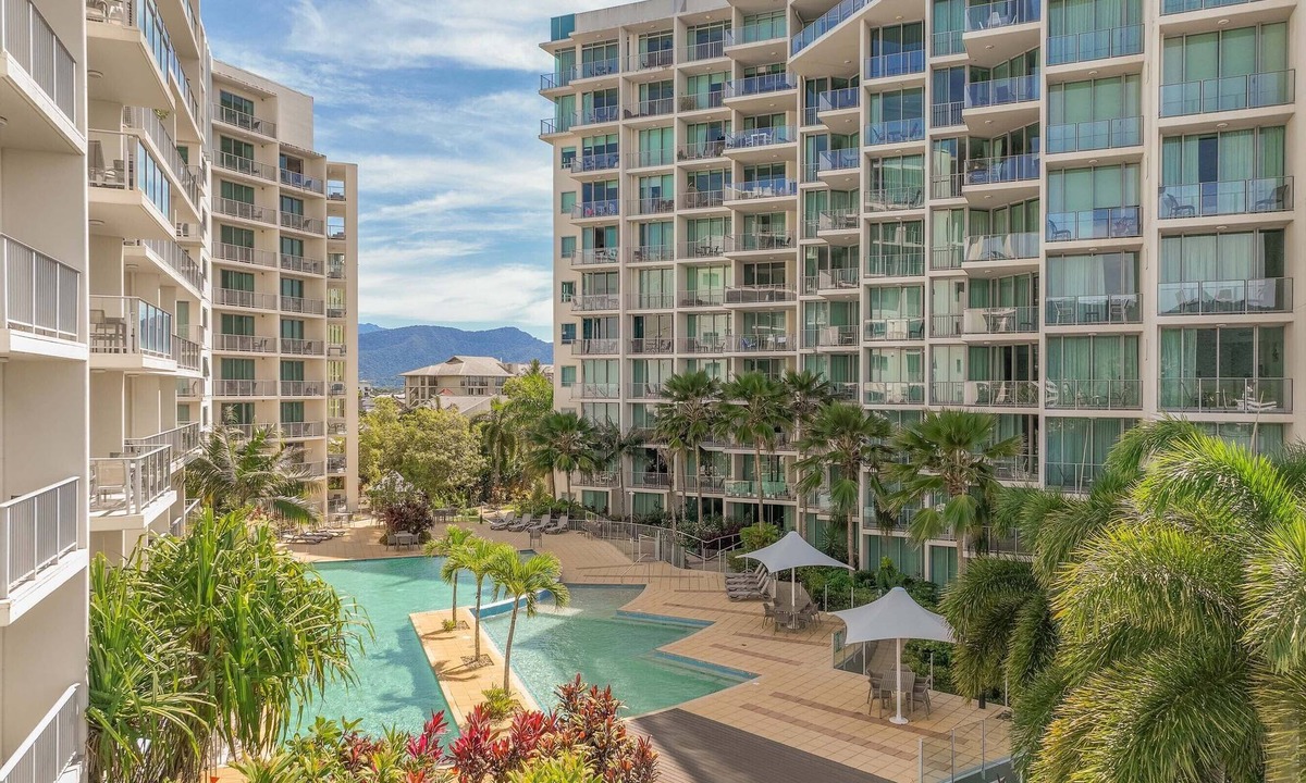 Cairns Central Business District Apartment | Mantra Trilogy