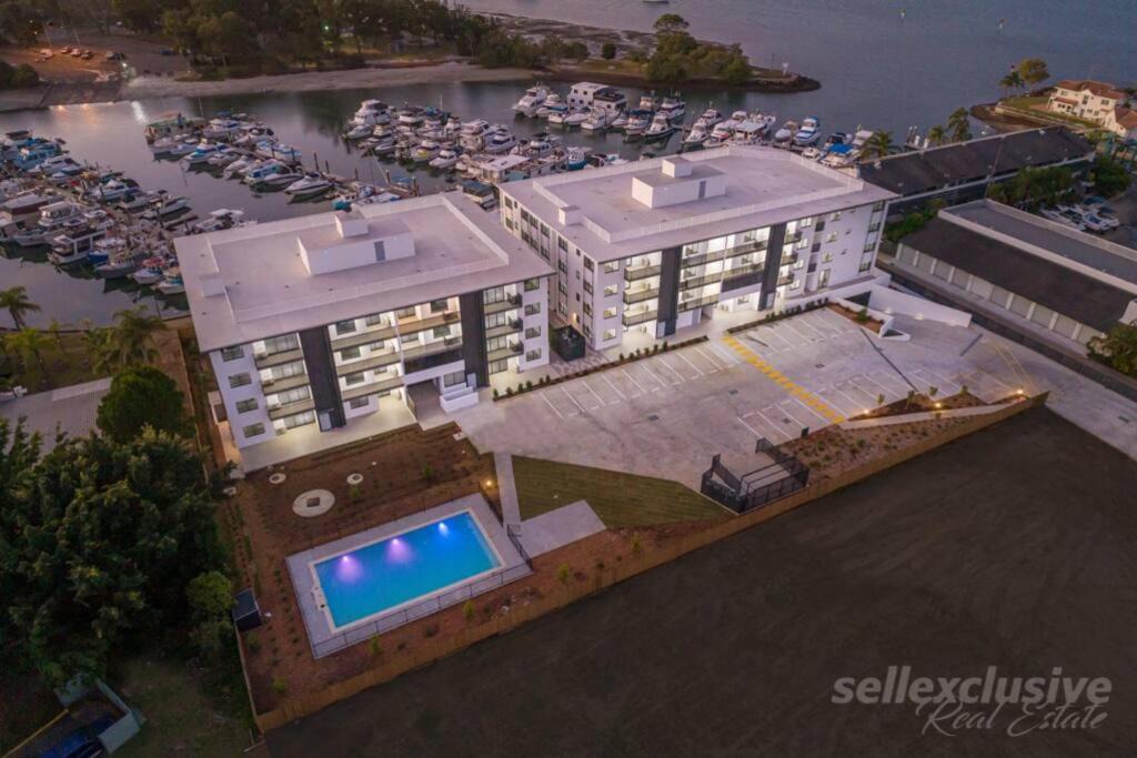 Sandstone Point Apartment | Marina Point