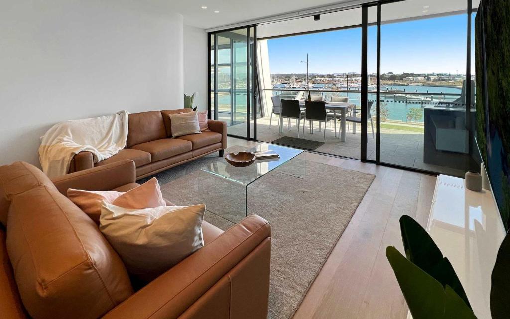 Shell Cove Apartment | Marina Vista - Waterfront Apartment