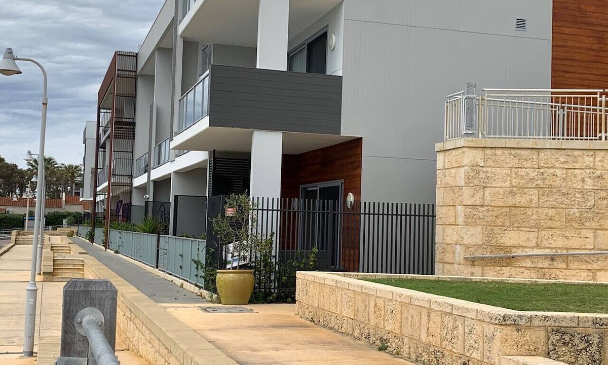 Mindarie Apartment | Mariners Cove Mindarie ~ Luxe Marina Waterfront
