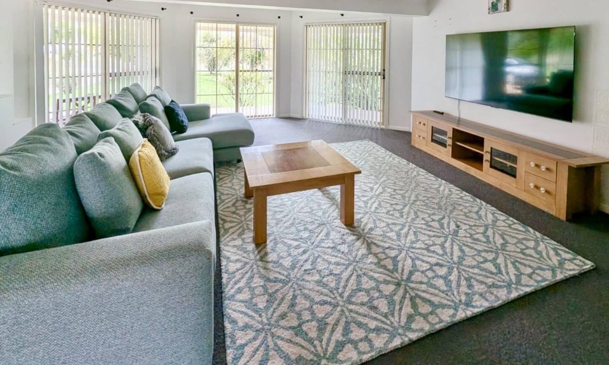 Marrangaroo House | Marrangaroo Meadows | Rural Manor, 5 Bedroom, 3 Bathroom, A/C, Pets, Indoor Pool