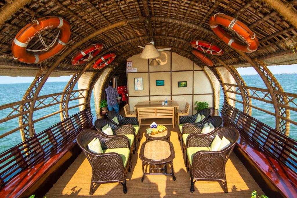 Nedumudy Boat Rental | Marvel Cruise