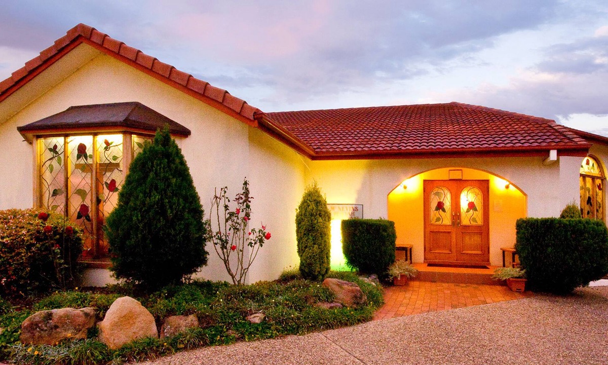 Warwick Hotel | McNevin's Warwick Motel