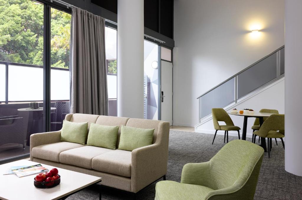 Waterloo Hotel | Meriton Suites Waterloo