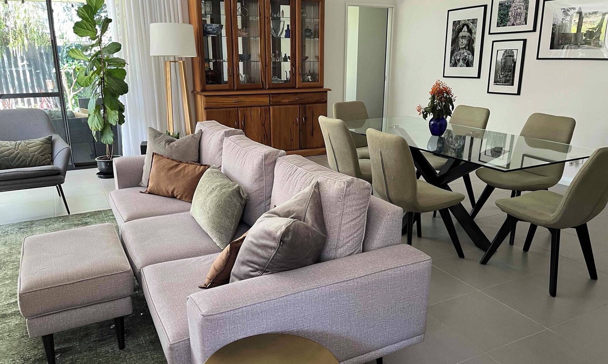 Padbury House | Mid-century Elegance in a leafy garden