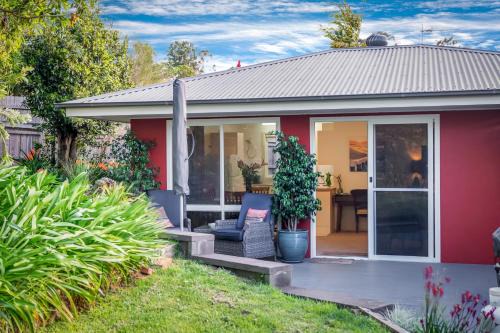 Milton House | Milton Village Retreat - secluded comfort