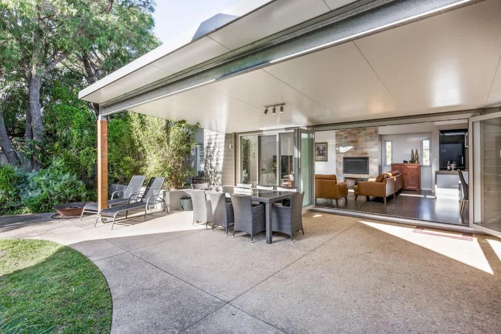 Quindalup House | Mimosa - Stylish Beachside Retreat in Dunsborough