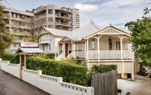 Highgate Hill Hostel | Minto Accommodation Brisbane