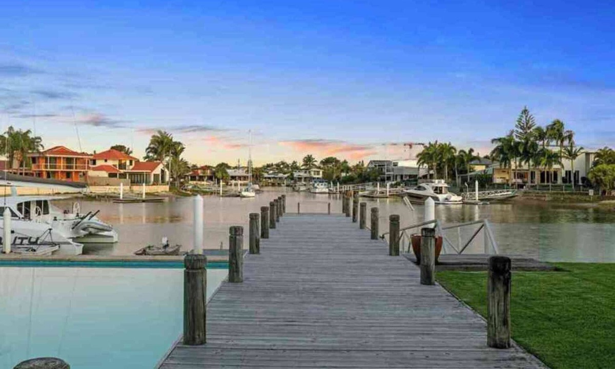 Minyama House | Minyama Magic - Waterfront Stay with Pool & private 12m Pontoon