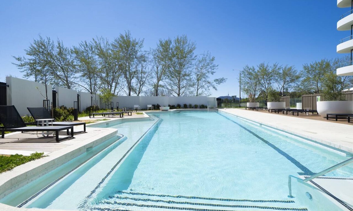 Phillip Apartment | Modern 1-Bed Apartment With Parking