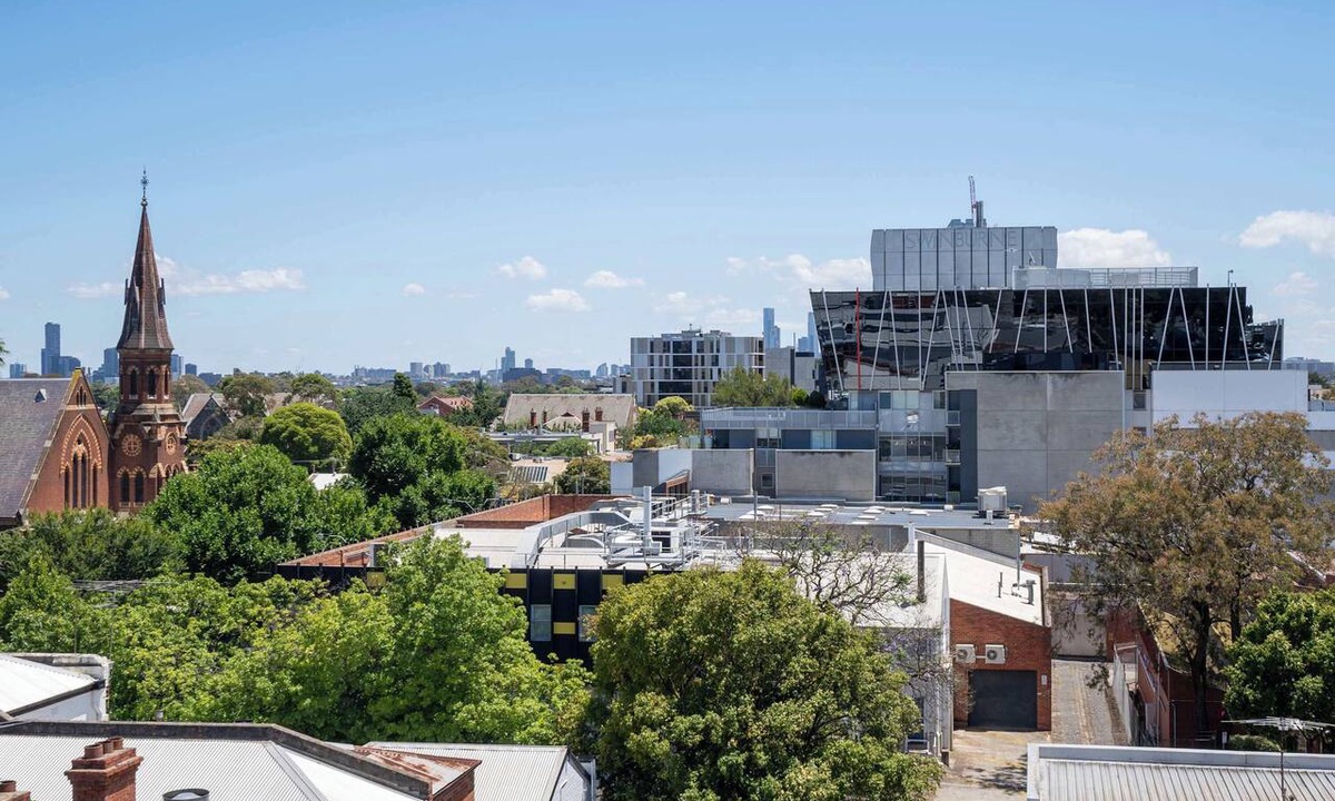 Hawthorn Apartment | Modern 2B Apt with Views Near Swinburne University