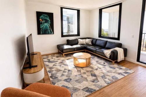 Brunswick Apartment | Modern 2BR 2Bath Apartment FREE PARKING Leafy Park Views