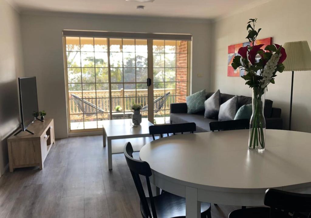 Manuka Apartment | Modern 2BR Apartment - Parking in Griffith