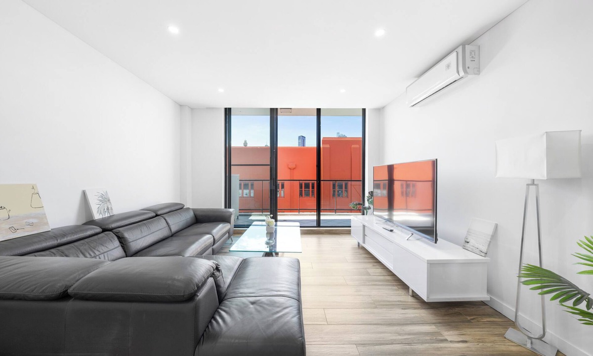 Glebe Apartment | Modern 2BR Apt w Parking | Walk to ICC & CBD