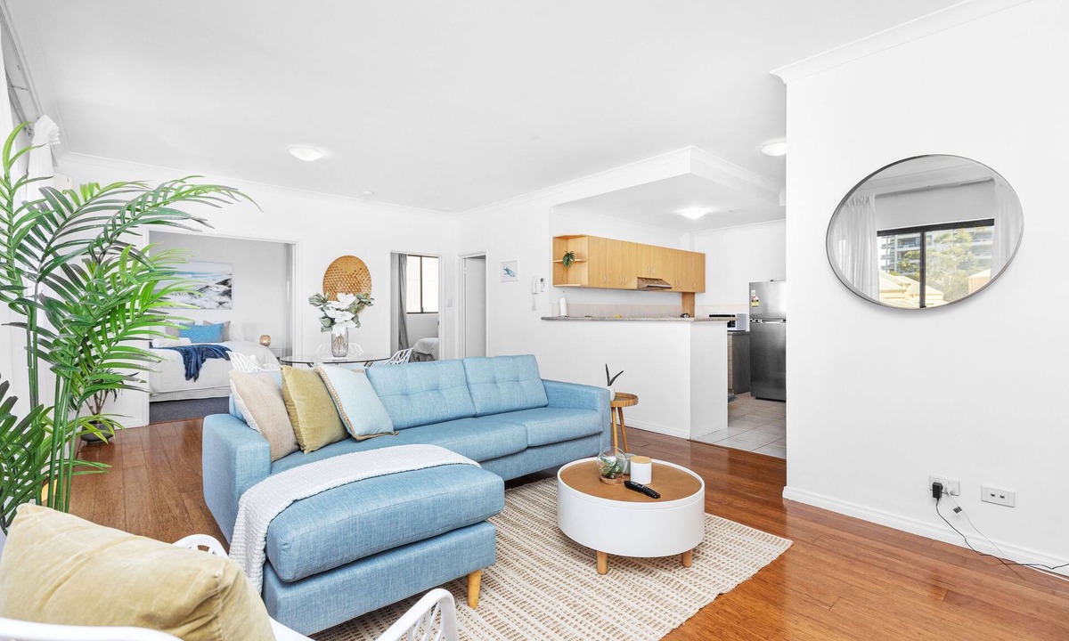 East Perth Apartment | Modern 2BR Pool Gym Parking