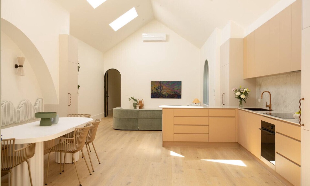 St Kilda House | Modern Comfort with Parking St Kilda West
