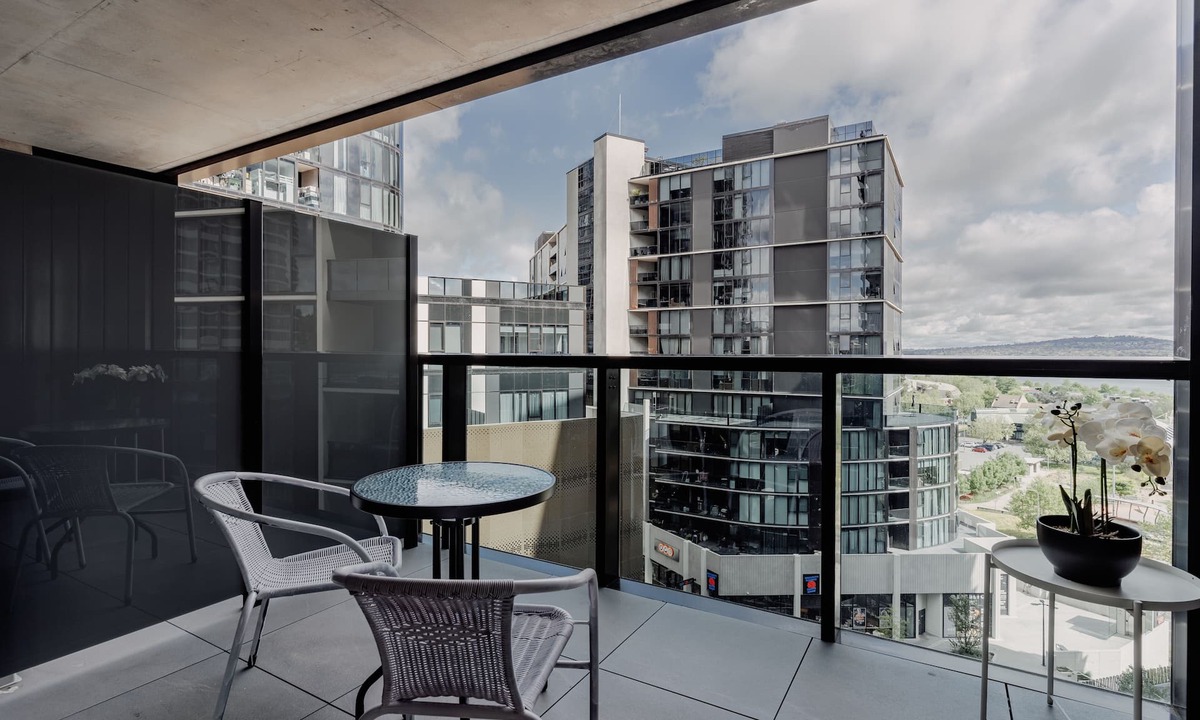 Belconnen Apartment | Modern Convenient 2-Bed with Lakeside View