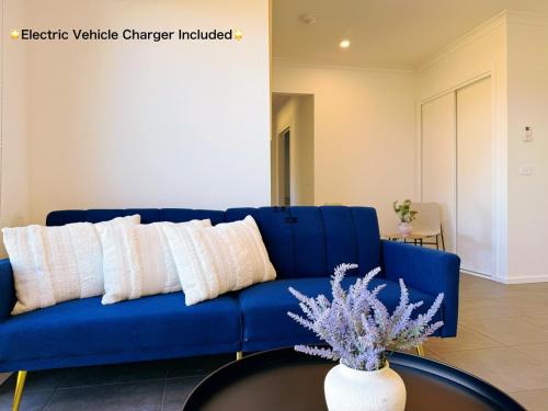 Charlemont House | Modern Geelong Escape with EV Charger - Geometry