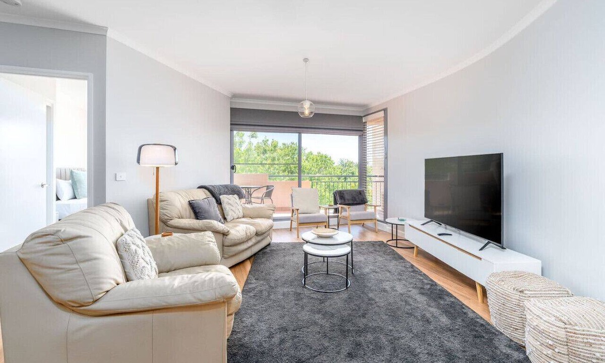 Griffith Apartment | Modern & Homely 2BR Burke Crescent Apartment