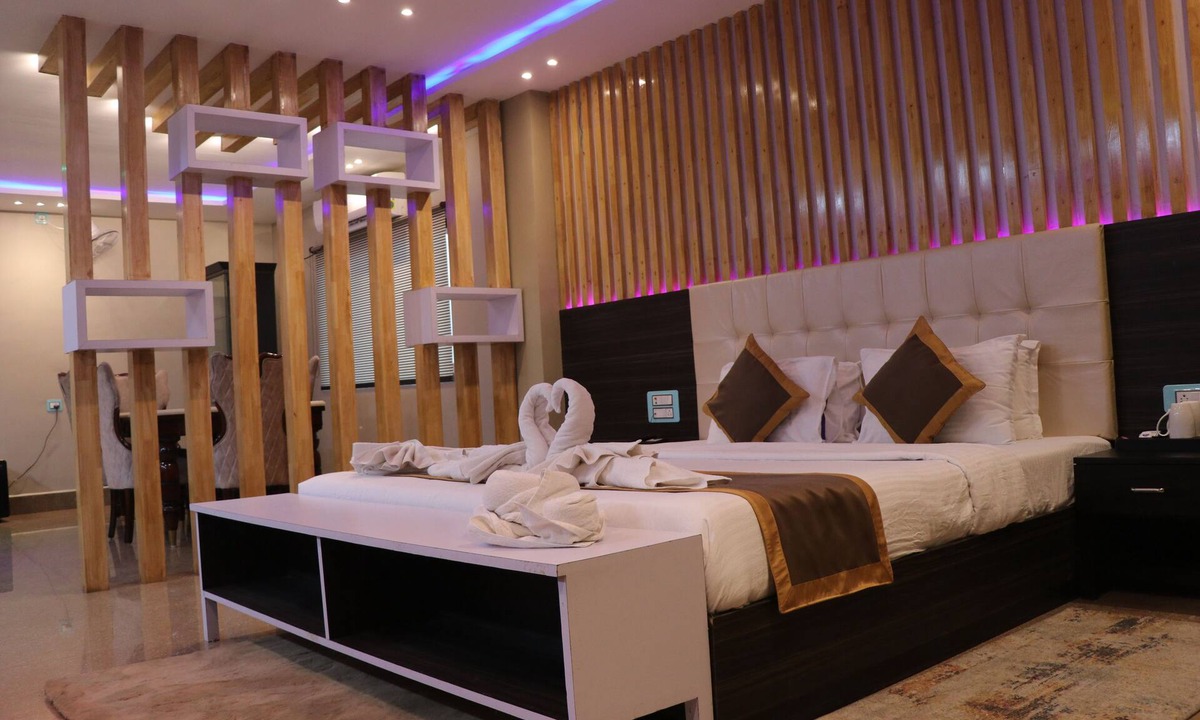 Nilagiri Hotel | MODERN HOTEL AND RESTAURANT