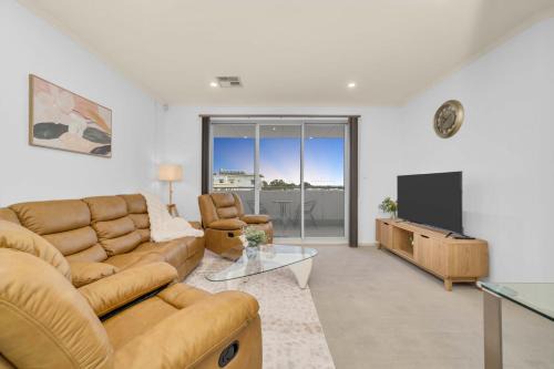 Mawson Lakes Apartment | Modern Metro by Host Solutions