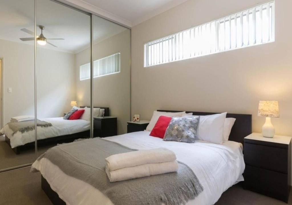 Cloverdale Apartment | Modern Neat Convenient Apartment Close to Airport
