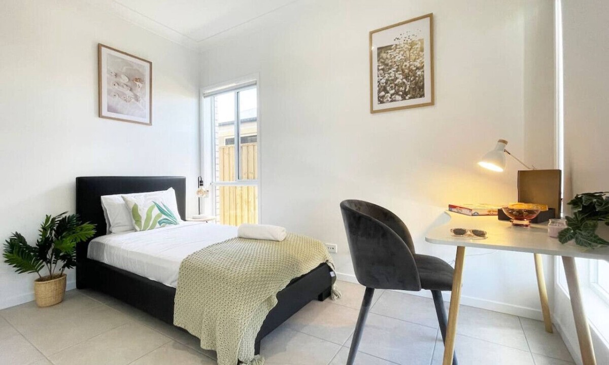 Redbank Plains House | Modern Nest with 4 bedrooms