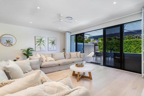 Palm Beach House | Modern Palms Getaway