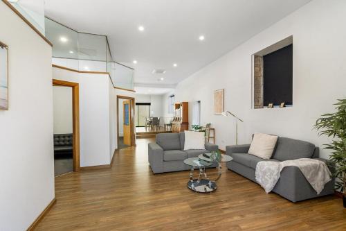 Bellerive House | Modern refine home