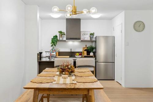 East Perth Apartment | Modern Renovated 2BR Apartment in East Perth